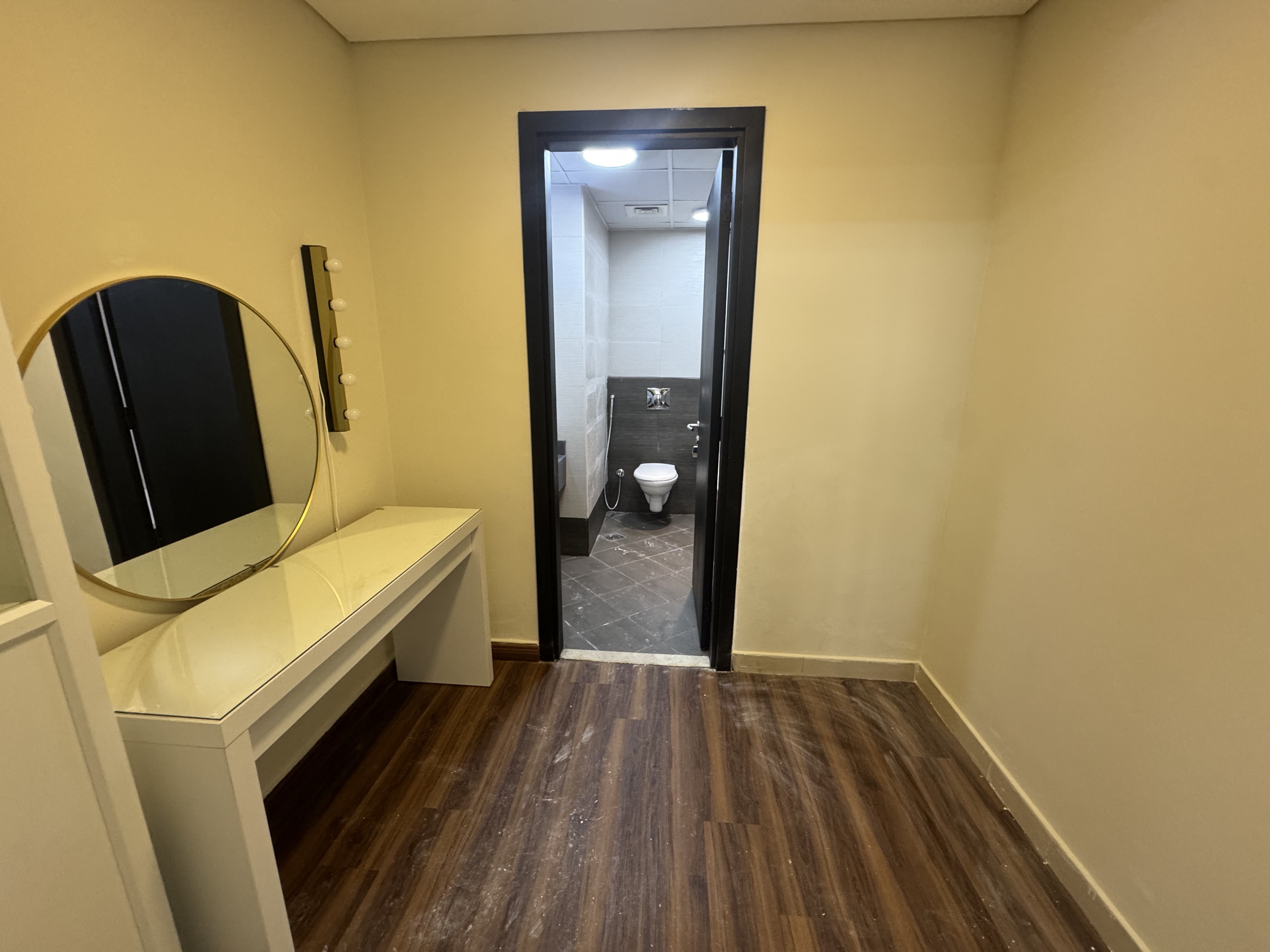 ELEGANT 1BEDROOM FURNITURES APARTMENT thumbnail 8