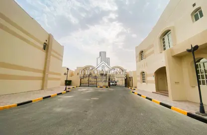 Apartment - 5 Bedrooms - 4 Bathrooms for rent in Ain Khaled Villas - Ain Khaled - Doha