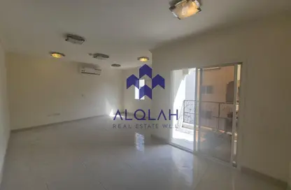 Villa - 3 Bedrooms - 4 Bathrooms for rent in Izghawa - Izghawa - Doha