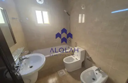 Villa - 3 Bedrooms - 4 Bathrooms for rent in Izghawa - Izghawa - Doha
