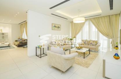 مجمع سكني - 5 - 6 للايجار في Les Roses 3 - Les Roses Compound - الدوحة