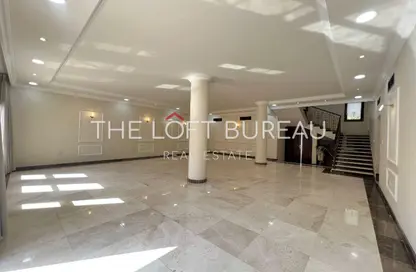 فيلا - 5 غرف نوم - 6 حمامات للايجار في البوابة الشرقية - بحيرة وست لاجون - الدوحة