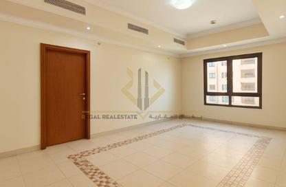 Apartment - 1 Bedroom - 2 Bathrooms for rent in West Porto Drive - Porto Arabia - The Pearl Island - Doha Apartment - 1 Bedroom - 2 Bathrooms for rent in West Porto Drive - Porto Arabia - The Pearl Island - Doha