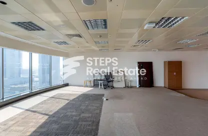مساحات مكتبية - غرفة نوم - 1 حمام للايجار في برج وست باي - الخليج الجنوبي - الخليج الغربي - الدوحة