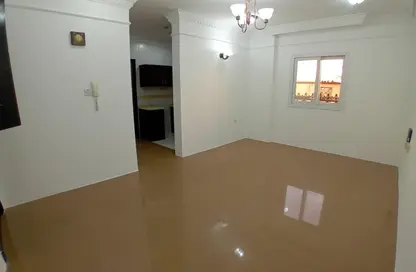 شقة - غرفة نوم - 1 حمام للايجار في ام غوالينا تجارية - ام غويلينا - أم غويلينا - الدوحة