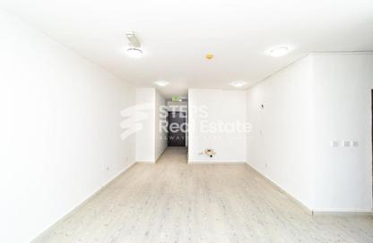 Office Space - Studio - 1 Bathroom for rent in Al Hanaa Street - Al Gharrafa - Doha
