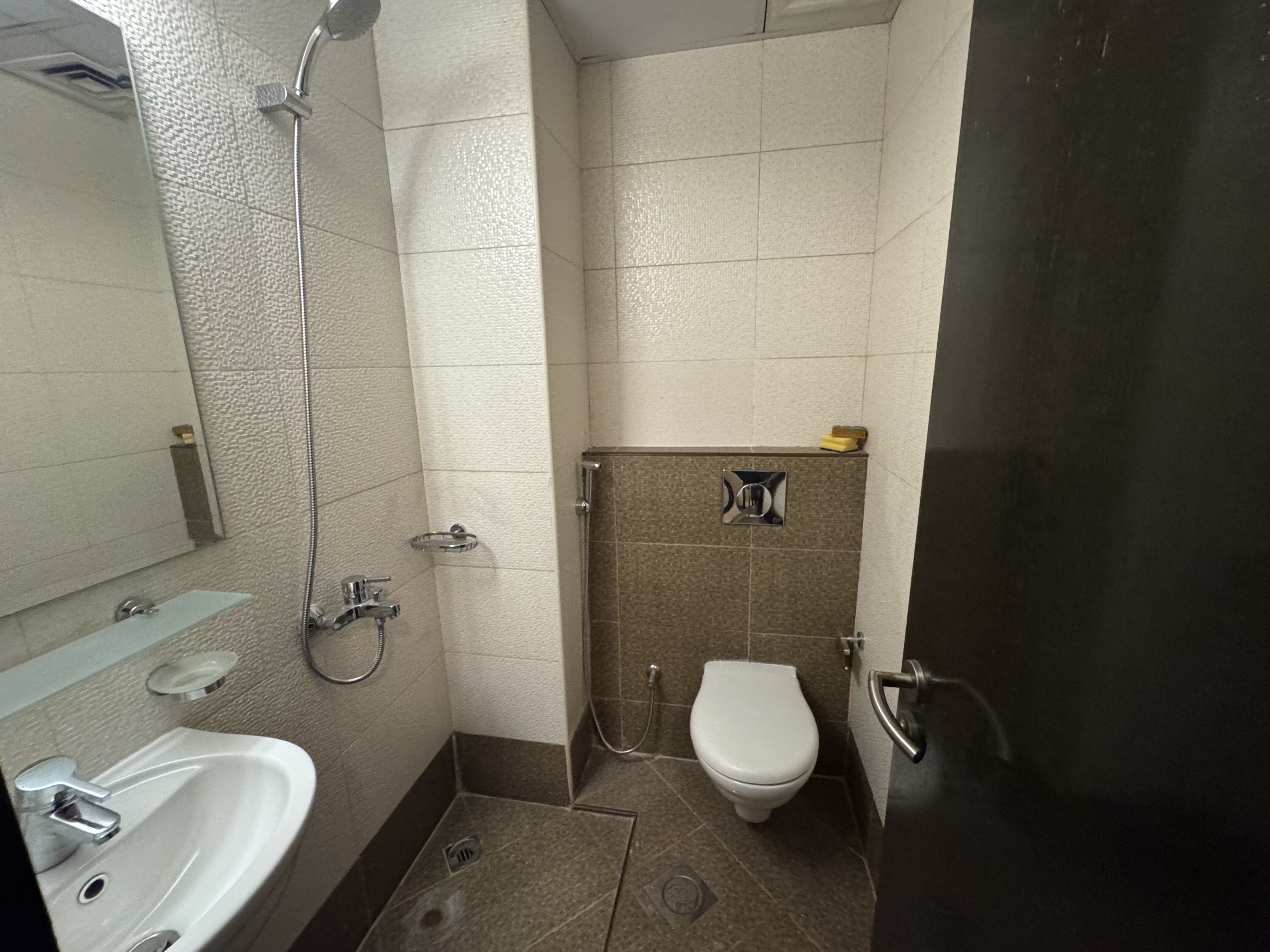 ELEGANT 2BEDROOM PLUS MAID ROOM WITH BALCONY thumbnail 6