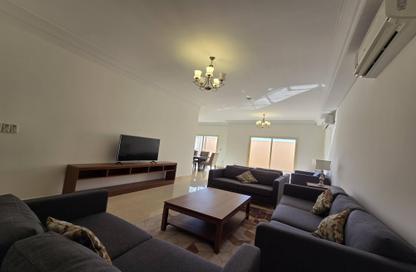 مجمع سكني - 4 غرف نوم - 5 حمامات للايجار في حدائق الفردان - ابو سدرة - الريان - الدوحة