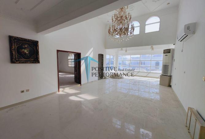 UnFurnished 2 Bedroom Villa Apartment in Mamoura..