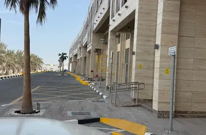 Shop - Studio - 1 Bathroom for rent in Wholesale Market Street - Abu Hamour - Doha