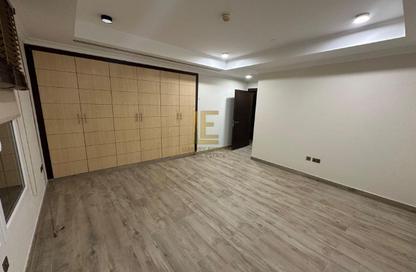 Apartment - 2 Bedrooms - 3 Bathrooms for rent in West Porto Drive - Porto Arabia - The Pearl Island - Doha