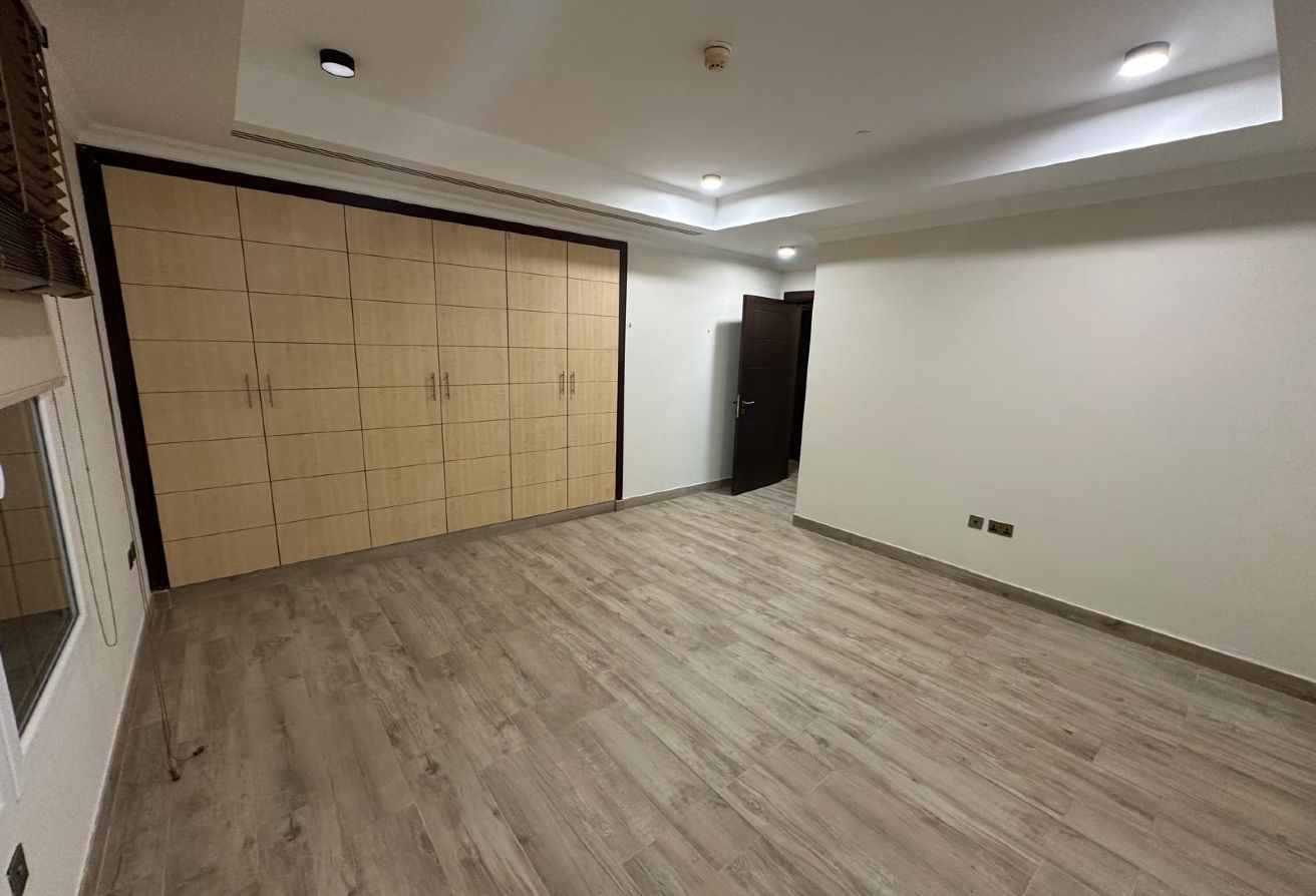 LUXURIOUS TWO-BEDROOM | BALCONY | MARINA VIEW thumbnail 3