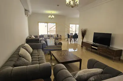 Compound - 5 Bedrooms - 7 Bathrooms for rent in Al Fardan Gardens - Abu Sidra - Al Rayyan - Doha