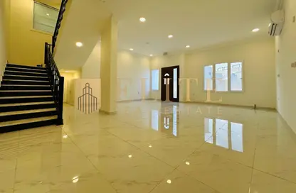 فيلا - 7 غرف نوم - 7 حمامات للايجار في شارع المرخية - المرخية - الدوحة