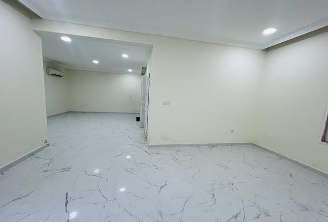 988067 - Property Image 3