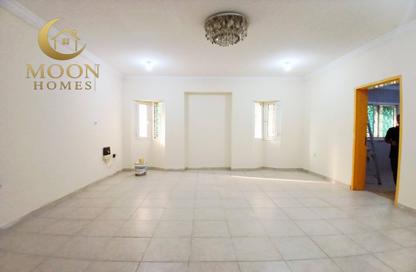 Apartment - 2 Bedrooms - 2 Bathrooms for rent in Umm Ghuwailina 4 - Umm Ghuwailina - Doha