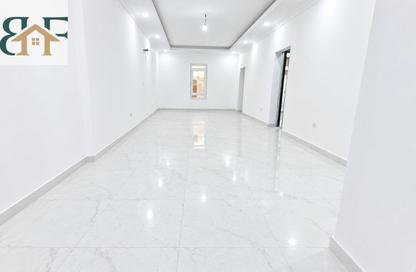 Apartment - 2 - 3 for rent in Umm Ghwailina Comm - Umm Ghuwalina - Umm Ghuwailina - Doha