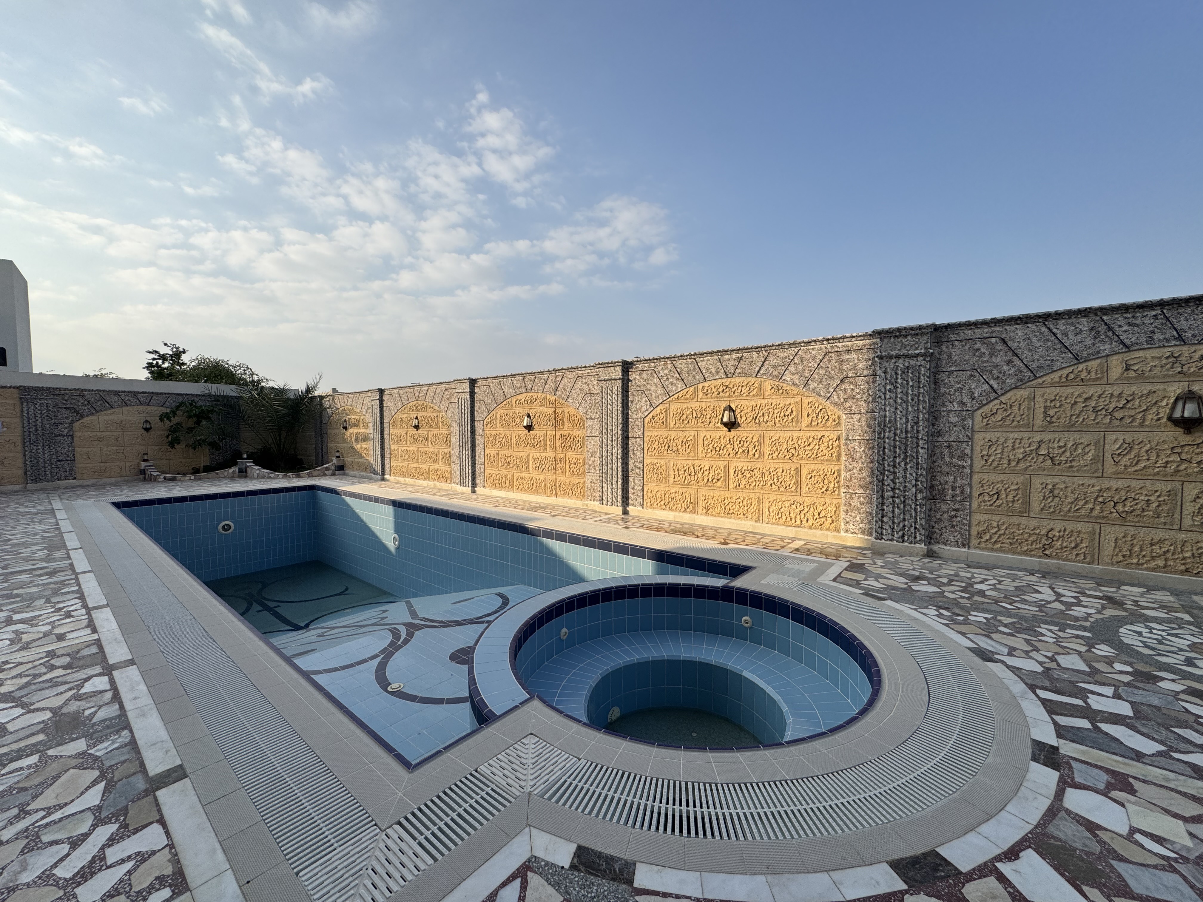 STAND ALONE VILLA SF WITH PRIVATE POOL - villa in Waterfront Residential