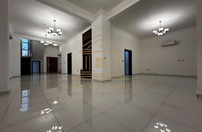 مجمع سكني - 4 - 5 للايجار في شارع الوعب - الوعب - الدوحة