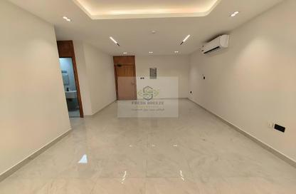 Apartment - 2 Bedrooms - 3 Bathrooms for rent in Al Mansoura - Al Mansoura - Doha