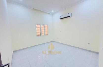 Apartment - 4 Bedrooms - 3 Bathrooms for rent in Umm Qarn - Al Daayen