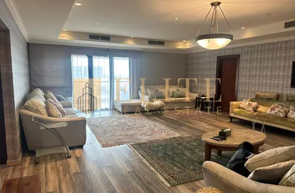 Apartment - 2 Bedrooms - 3 Bathrooms for rent in Tower 4 - Porto Arabia - The Pearl Island - Doha