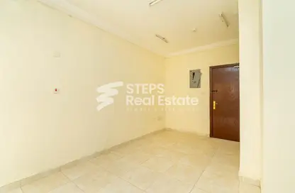 Apartment - 2 Bedrooms - 2 Bathrooms for rent in Al Khazin Street - Madinat Khalifa South - Madinat Khalifa - Doha
