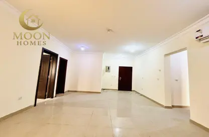 شقة - غرفة نوم - 2 حمامات للايجار في ام غوالينا تجارية - ام غويلينا - أم غويلينا - الدوحة