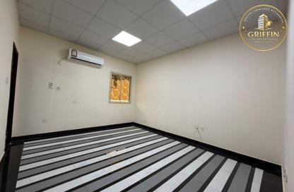 Apartment - Studio - 1 for rent in Al Mansoura - Al Mansoura - Doha
