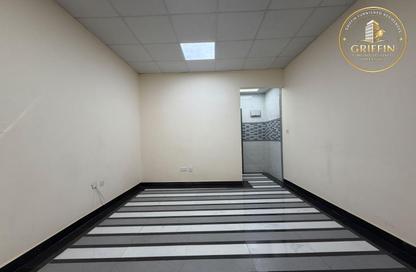 Apartment - Studio - 1 for rent in Al Mansoura - Al Mansoura - Doha