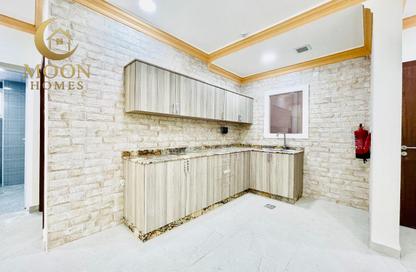 Apartment - 2 Bedrooms - 2 Bathrooms for rent in Umm Ghuwailina 4 - Umm Ghuwailina - Doha