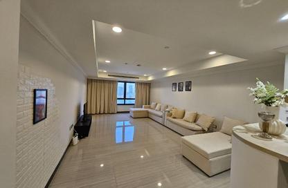 Apartment - 1 Bedroom - 2 Bathrooms for sale in The Pearl Island - Doha
