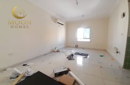 Apartment - 1 Bedroom - 2 Bathrooms for rent in Umm Ghuwailina 4 - Umm Ghuwailina - Doha