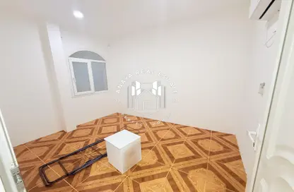 شقة - 2 غرف نوم - 2 حمامات للايجار في فريج بن عمران - الدوحة