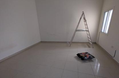 Apartment - 1 Bedroom - 1 Bathroom for rent in Umm Ghuwailina 4 - Umm Ghuwailina - Doha