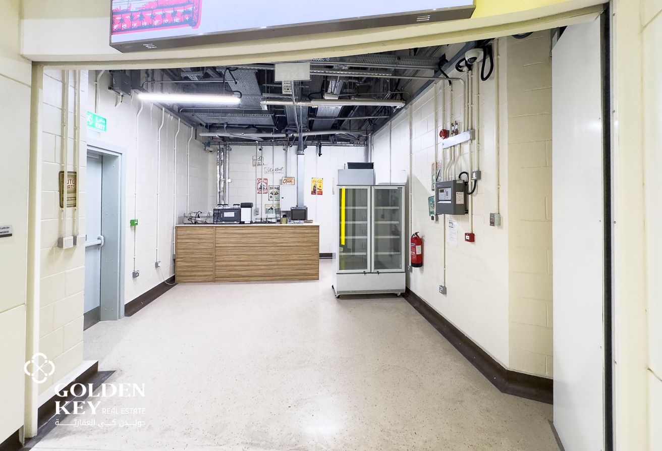 Shop for Rent in Busy Metro Hall – Legtaifiya