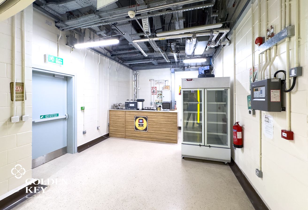 Shop for Rent in Busy Metro Hall – Legtaifiya