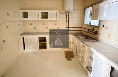 Apartment - 3 Bedrooms - 3 Bathrooms for rent in Bin Omran 46 - Fereej Bin Omran - Doha