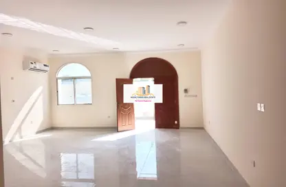 فيلا - 6 غرف نوم - 6 حمامات للايجار في المعمورة - المعمورة - الدوحة