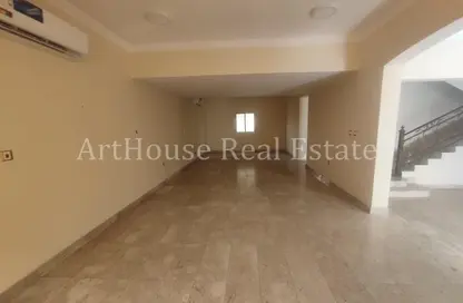 فيلا - 4 غرف نوم - 5 حمامات للايجار في الوعب - الوعب - الدوحة