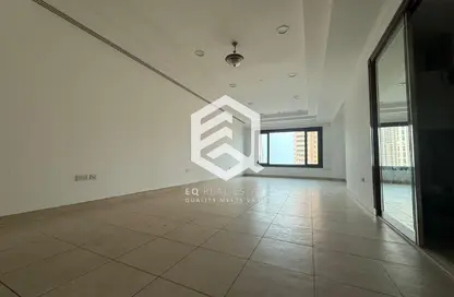 شقة - 2 غرف نوم - 3 حمامات للايجار في طريق بورتو الشرقي - بورتو أرابيا - جزيرة اللؤلؤة - الدوحة