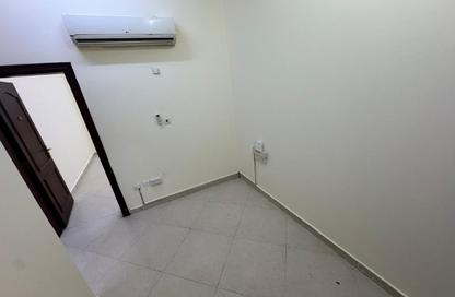 Apartment - 2 Bedrooms - 1 Bathroom for rent in Madinat Khalifa South - Madinat Khalifa - Doha