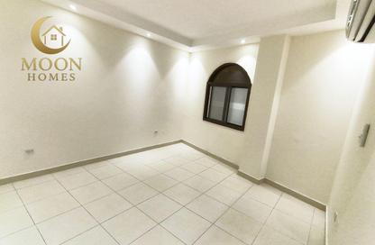 Apartment - 2 Bedrooms - 1 Bathroom for rent in Umm Ghuwalina - Umm Ghuwailina - Doha