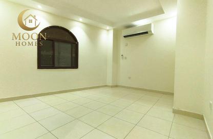 Apartment - 2 Bedrooms - 1 Bathroom for rent in Umm Ghuwalina - Umm Ghuwailina - Doha