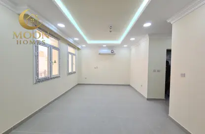 شقة - 2 غرف نوم - 2 حمامات للايجار في ام غوالينا تجارية - ام غويلينا - أم غويلينا - الدوحة