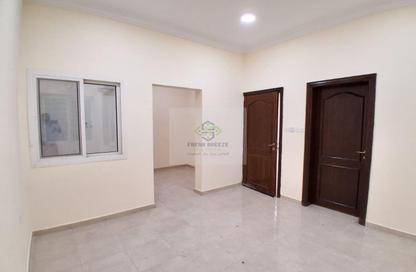 Apartment - 2 Bedrooms - 2 Bathrooms for rent in Umm Ghuwailina 4 - Umm Ghuwailina - Doha