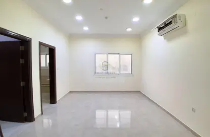 Apartment - 2 Bedrooms - 2 Bathrooms for rent in Umm Ghuwailina 4 - Umm Ghuwailina - Doha