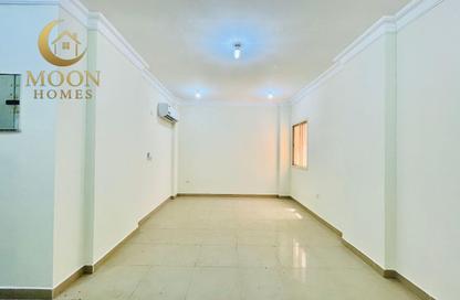 Apartment - 1 Bedroom - 2 Bathrooms for rent in Umm Ghuwailina 4 - Umm Ghuwailina - Doha