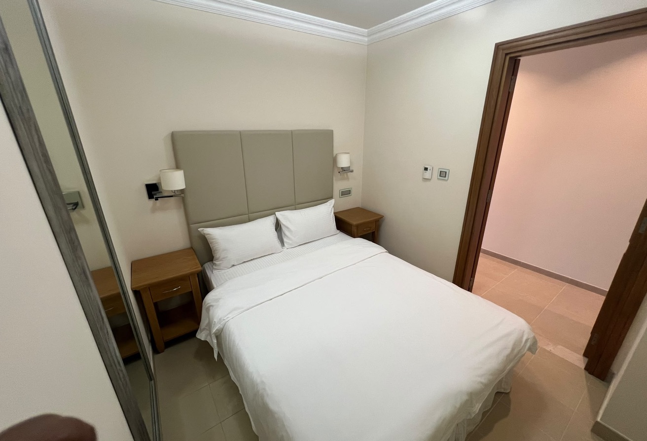 LUXURIOUS FURNISHED STUDIO WITH BILLS BEACH ACCESS thumbnail 5