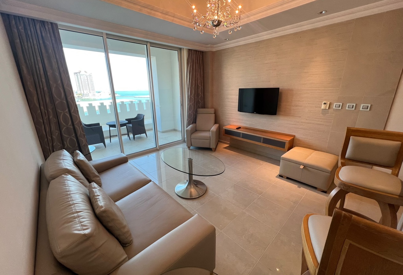 LUXURIOUS FURNISHED STUDIO WITH BILLS BEACH ACCESS thumbnail 3